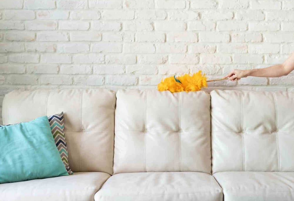5 Bahaya Membiarkan Sofa Berdebu Bagi Kesehatan Anak