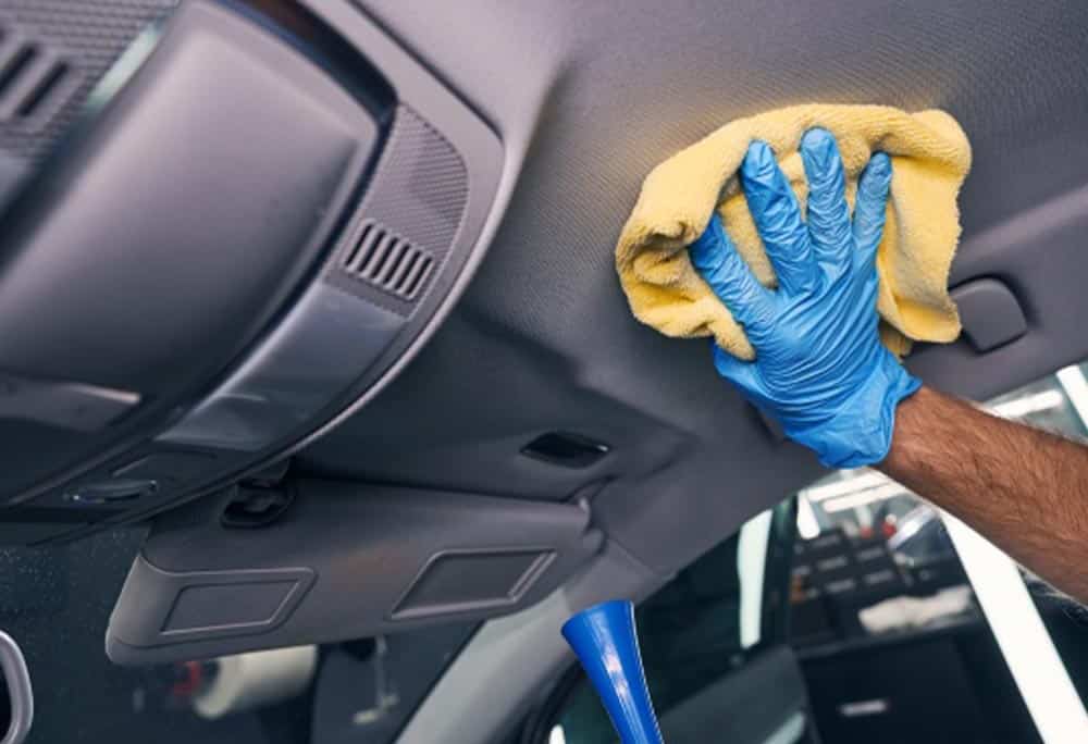 5 Penyebab Utama Plafon Mobil Turun Akibat Salah Cara Membersihkan