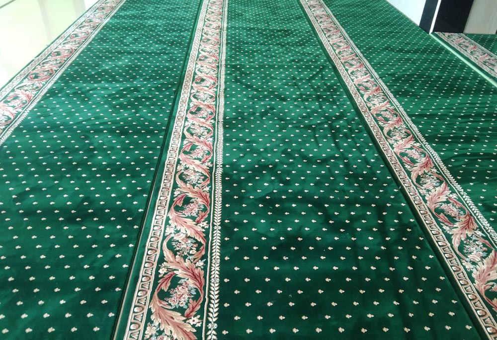 Bahaya Jamur di Bawah Karpet Masjid yang Jarang Disadari oleh Pengurus