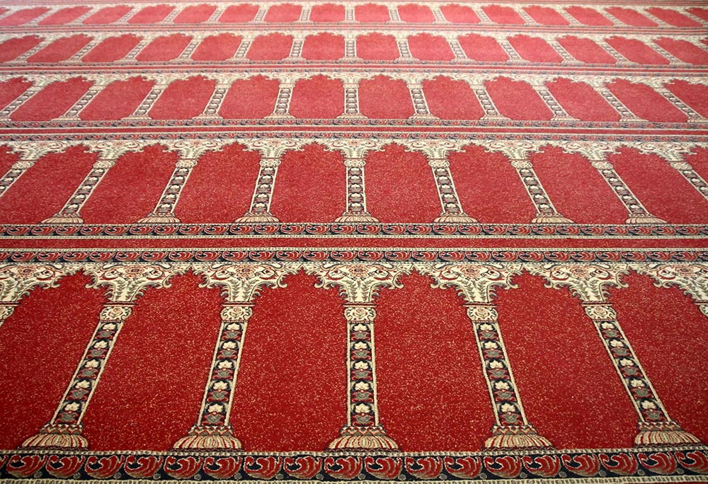Mengapa Cuci Karpet Masjid Menjelang Bulan Ramadan Itu Sangat Krusial